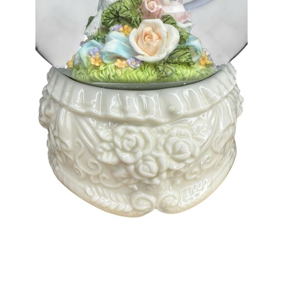 Vintage Sankyo Rotating Musical Snow Globe White Doves Flowers Collectible - Picture 5 of 7
